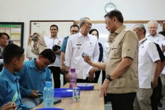 Wiranto dan Pj Wali Kota Cirebon Pantau Langsung Program MBG