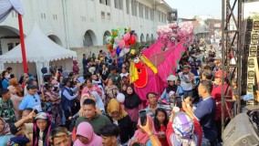 Meriahkan Sedekah Laut, Ribuan Warga Padati Festival Pesisiran Cirebon 2024