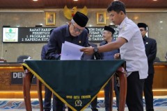 Raperda APBD 2025 Kota Cirebon Disetujui, Fokus pada Pembangunan dan Kesejahteraan