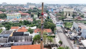 Pastikan Pasokan Listrik Nataru Aman, PLN UPT Cirebon Perbaiki 85 Tower Transmisi