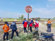 KAI Daop 3 Cirebon bersama BTP Jabar Lakukan Pemantauan Keselamatan Perlintasan