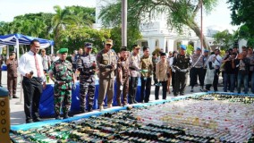 Hasil Operasi Pekat Lodaya, Polres Cirebon Kota Hancurkan 8.186 Botol Miras