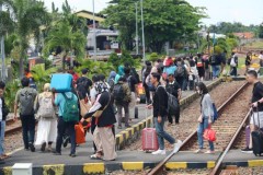 Ribuan Penumpang Kereta Api Pulang Kampung Sambut Ramadan