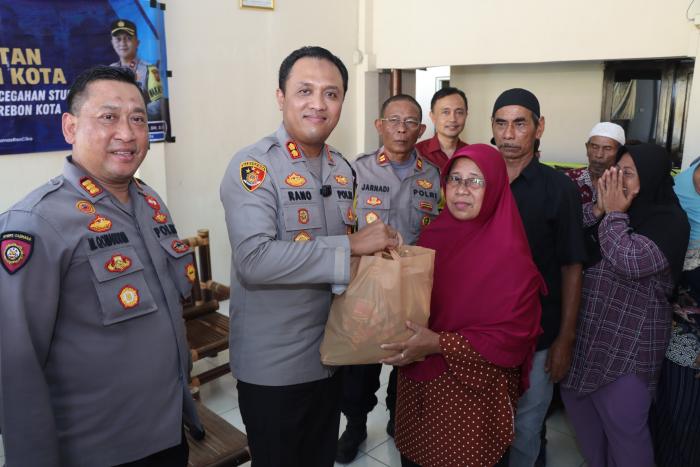 Bantu Tangani Stunting, Kapolres Cirebon Kota Gelar Bakti Kesehatan