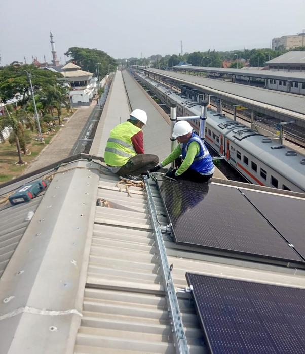 KAI Daop 3 Cirebon Hemat Ratusan Juta Rupiah Berkat PLTS