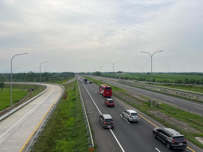 Sabtu Sore, Volume Kendaraan Tol Cipali Arah Cirebon Melonjak