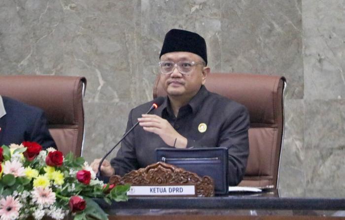 Rapat Paripurna DPRD Kota Cirebon, Walikota Effendi Edo Sampaikan Arah Pembangunan Lima Tahun ke Depan